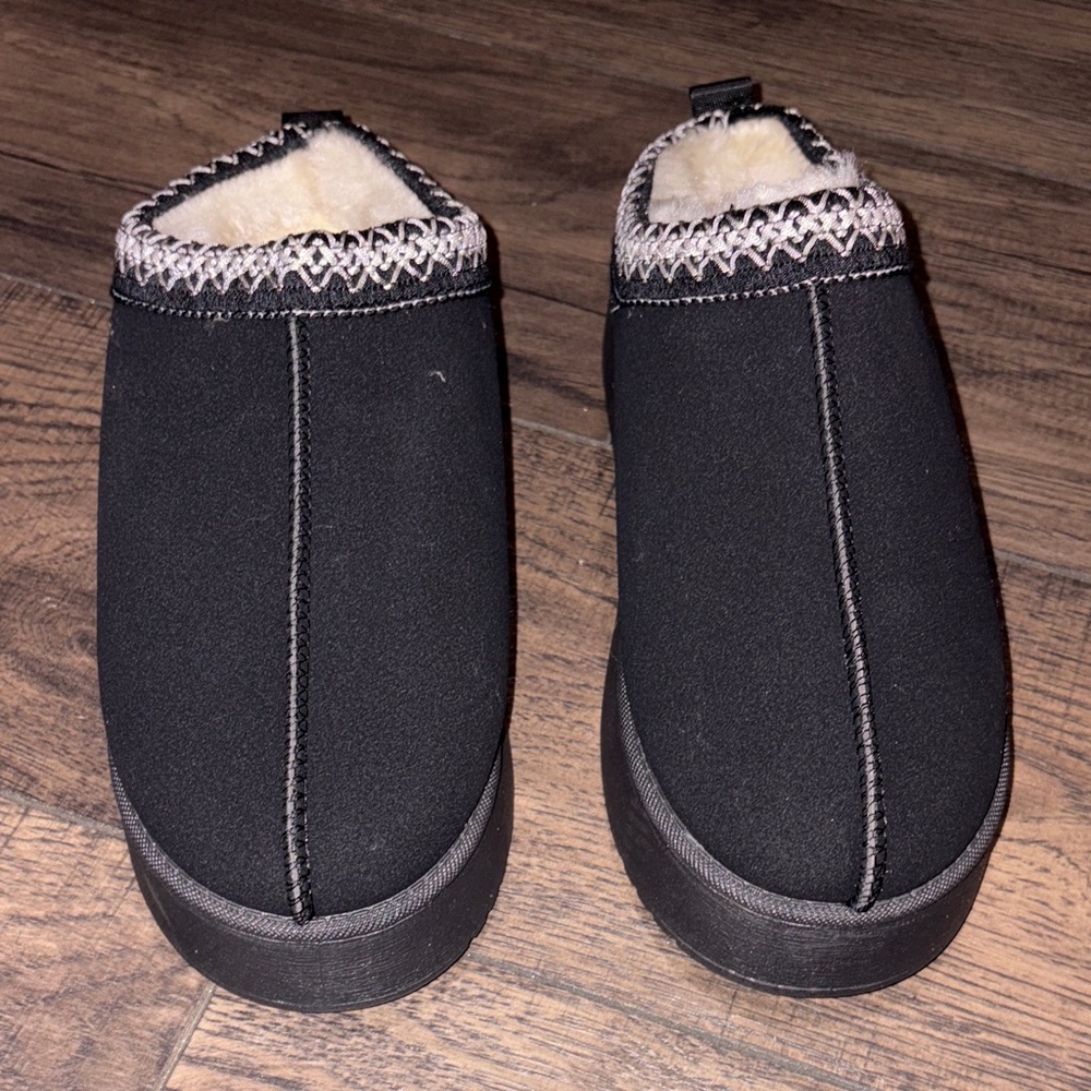 Cozy Black platform Slip-On Slippers